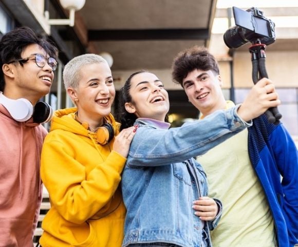 Teens filming social media content - iLSC Juniors Toronto Marketing